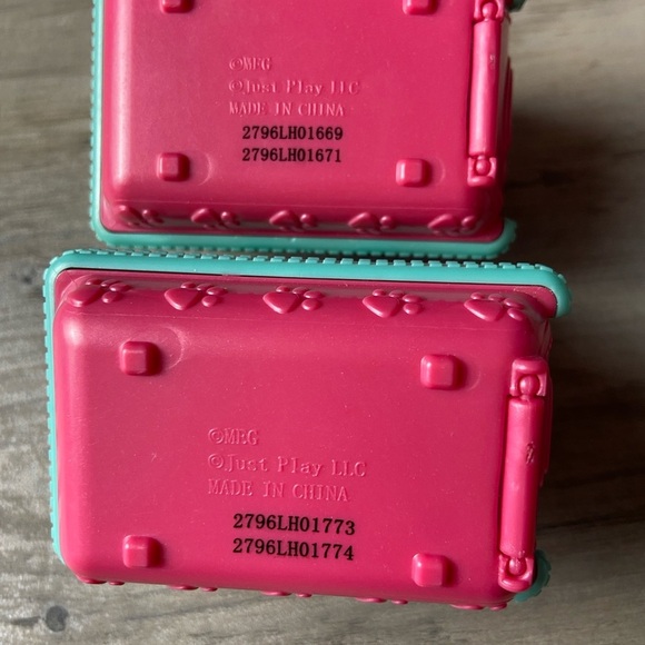 LOT OF 2: MEG JUST PLAY MINIATURE DOLLHOUSE DOG CARRIERS - Picture 7 of 7